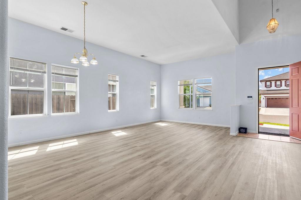 725 Oxalis Dr, Newman, CA 95360