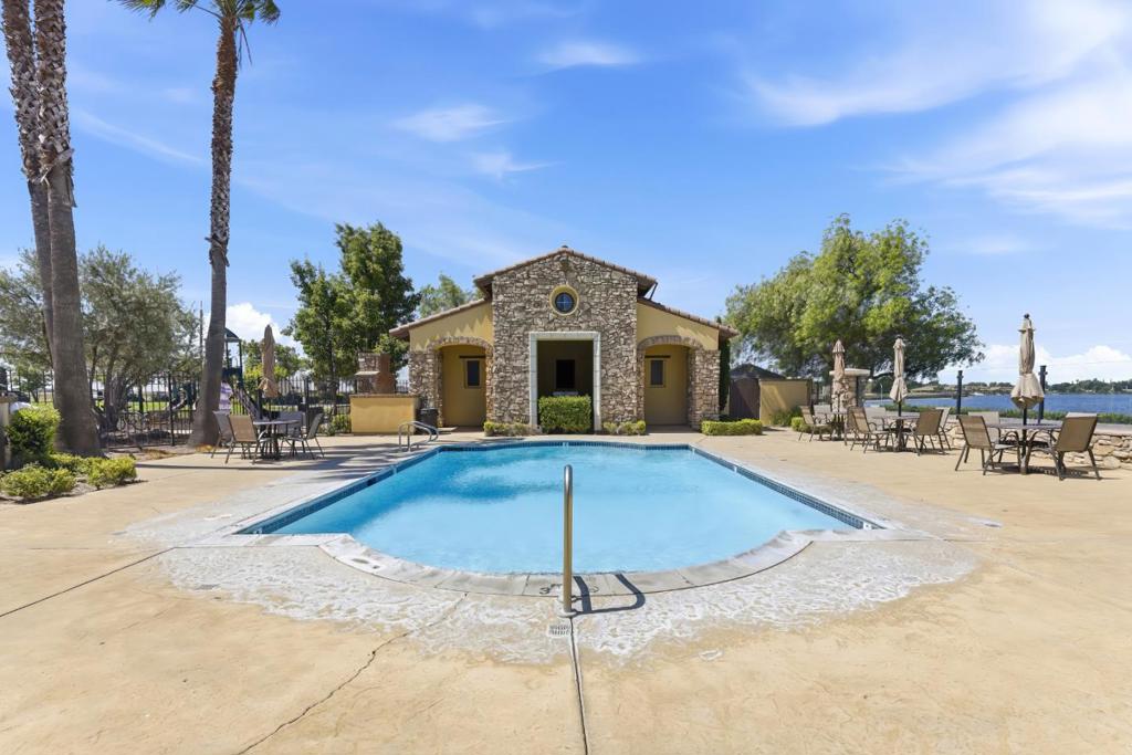 3482 Rapallo Way, Manteca, CA 95337