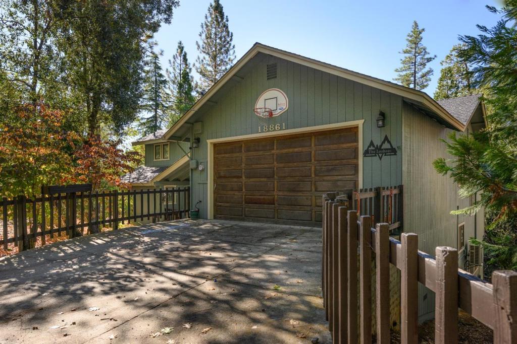 18861 Lookout Dr, Twain Harte, CA 95383