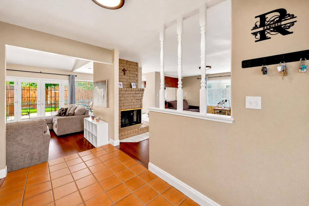 1812 Dorset Ln, Modesto, CA 95355