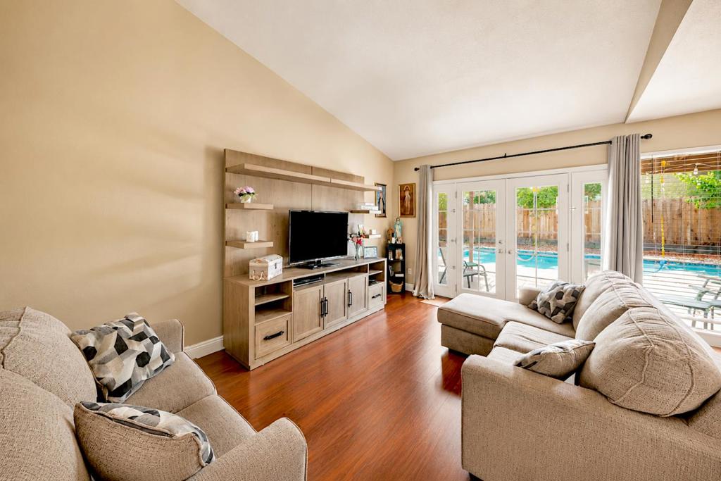 1812 Dorset Ln, Modesto, CA 95355