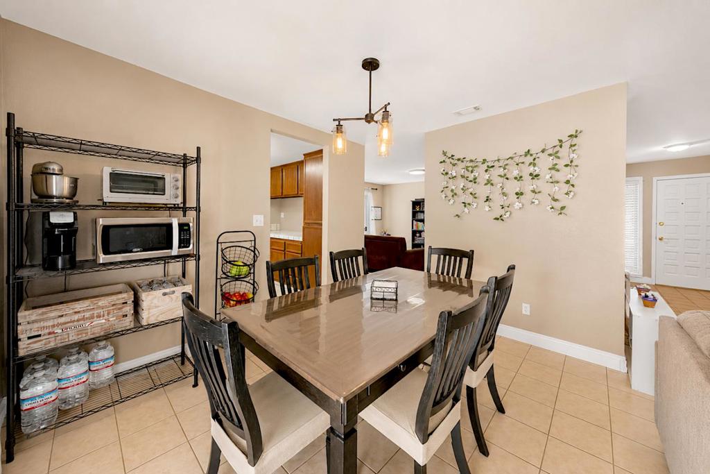 1812 Dorset Ln, Modesto, CA 95355