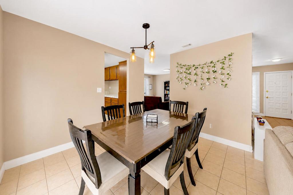 1812 Dorset Ln, Modesto, CA 95355