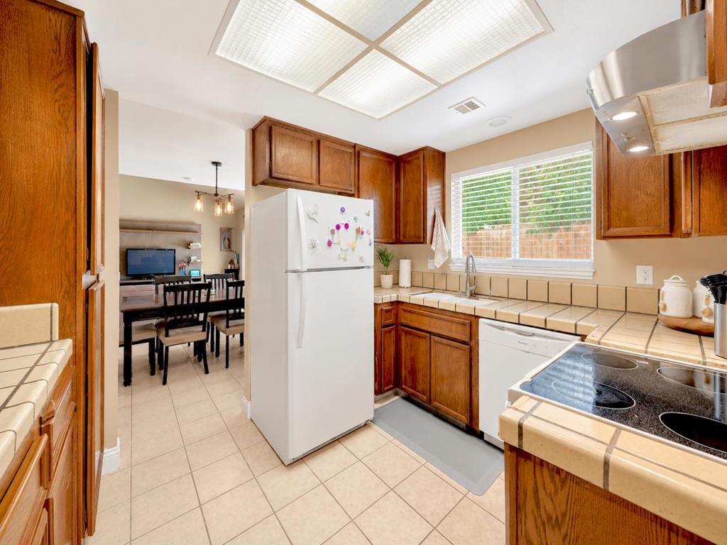 1812 Dorset Ln, Modesto, CA 95355