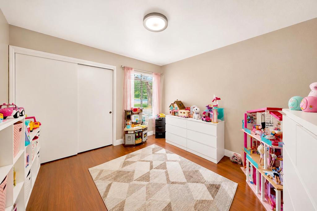 1812 Dorset Ln, Modesto, CA 95355