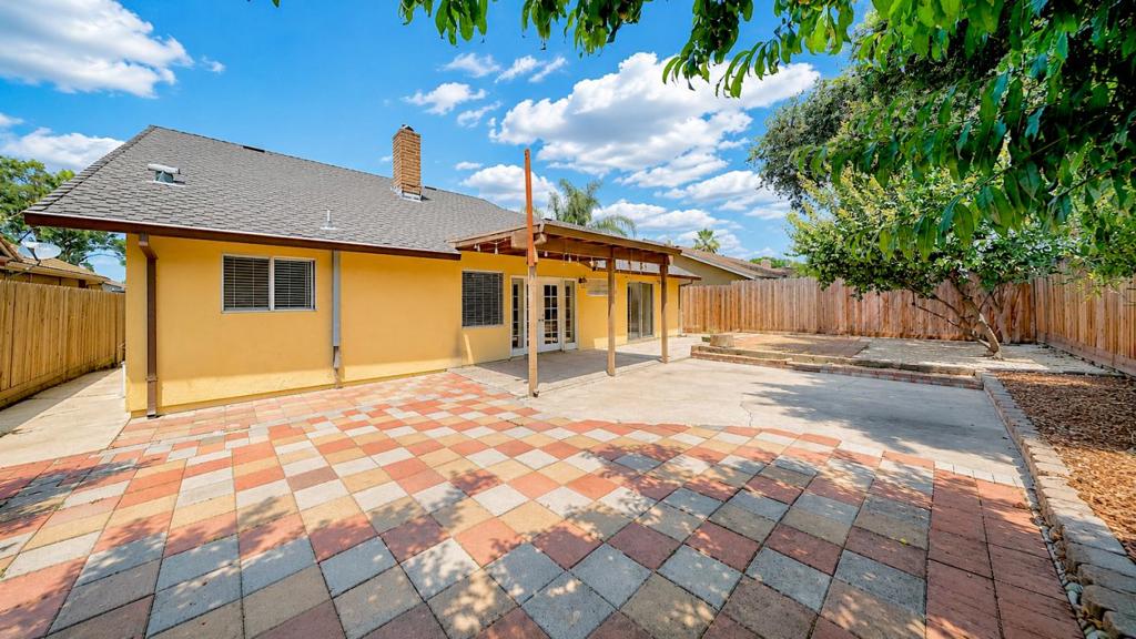 1812 Dorset Ln, Modesto, CA 95355