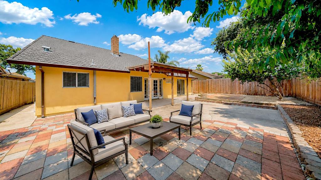1812 Dorset Ln, Modesto, CA 95355