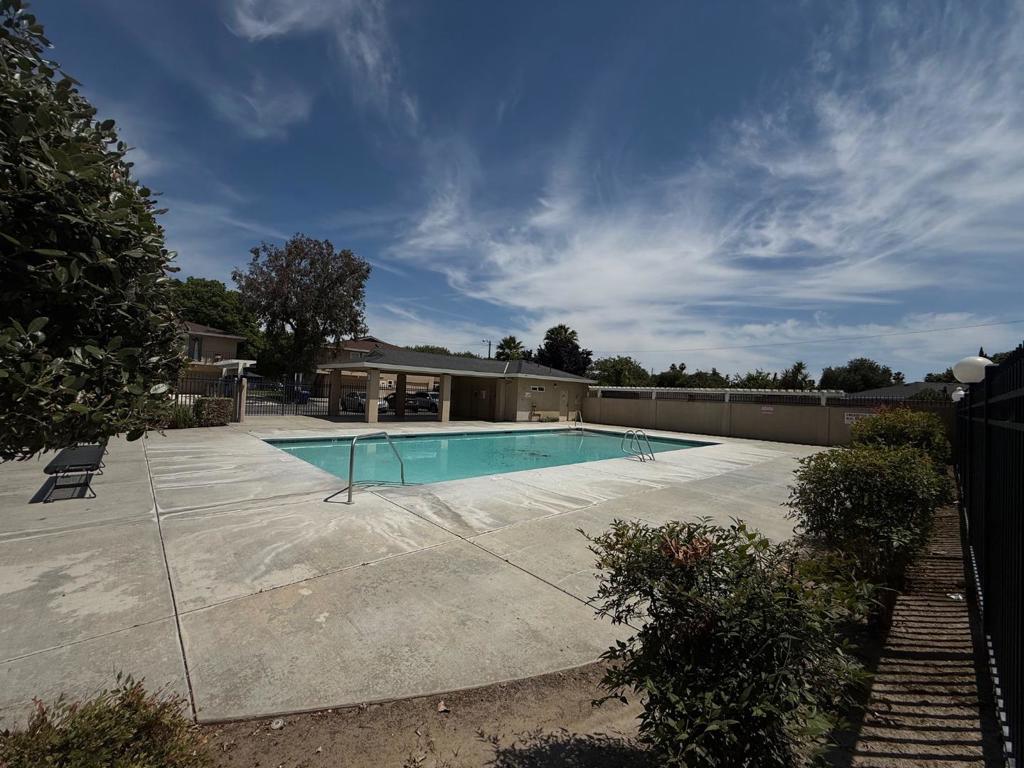 Open Photo