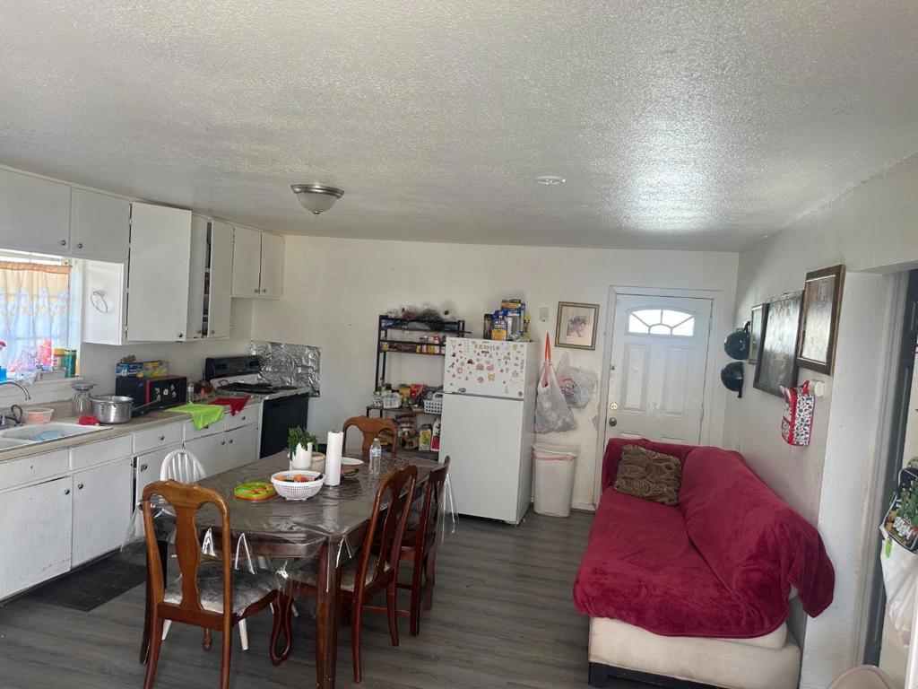 1900 Kenneth St #2, Modesto, CA 95351