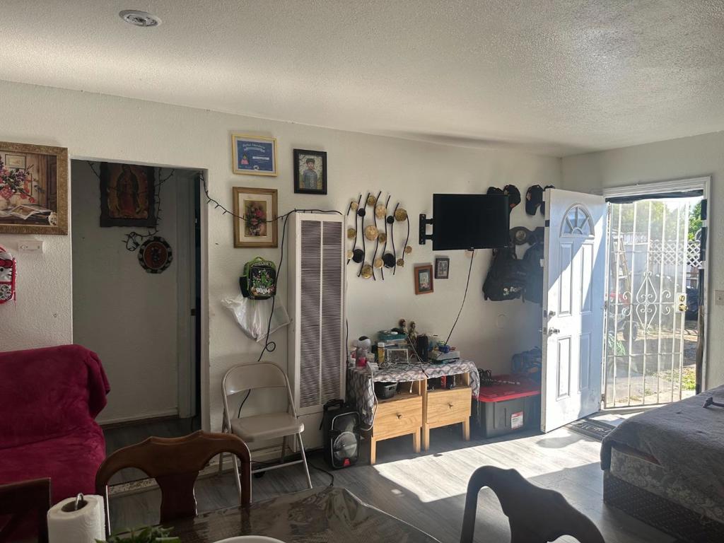 1900 Kenneth St #2, Modesto, CA 95351