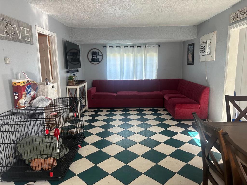 1900 Kenneth St #2, Modesto, CA 95351