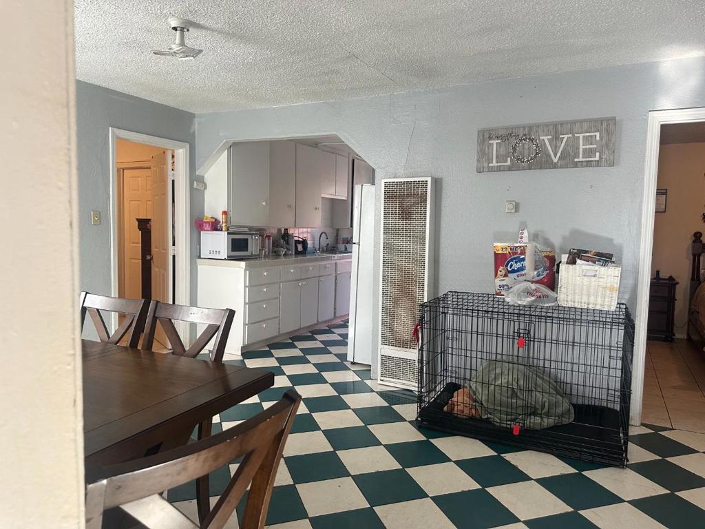 1900 Kenneth St #2, Modesto, CA 95351