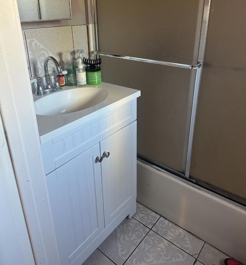 1900 Kenneth St #2, Modesto, CA 95351