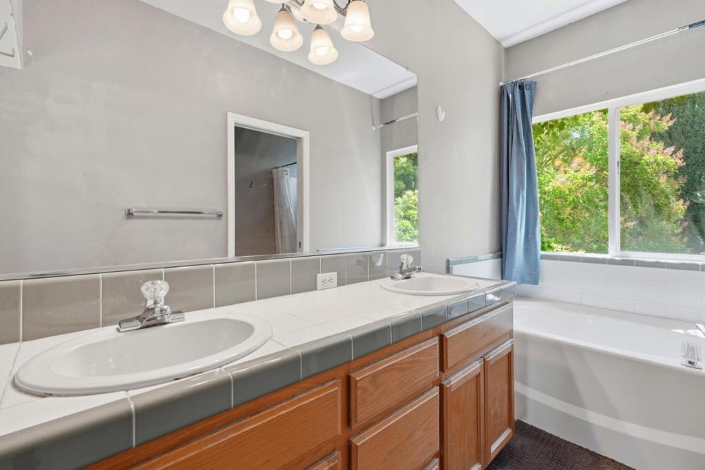 3712 Bold Ruler Ct, Modesto, CA 95355