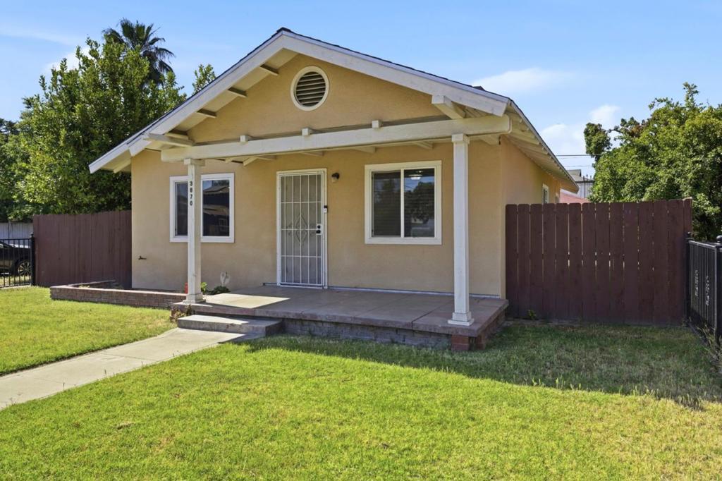 3870 E Nevada Ave, Fresno, CA 93702