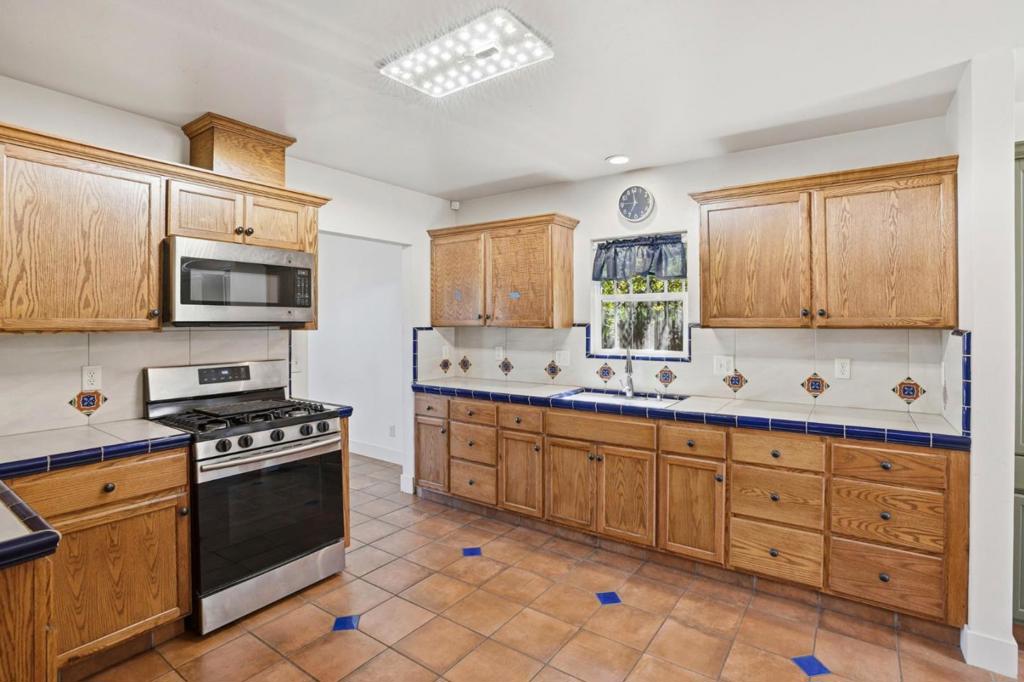 3870 E Nevada Ave, Fresno, CA 93702