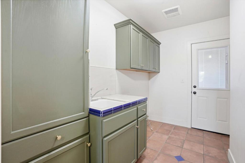3870 E Nevada Ave, Fresno, CA 93702