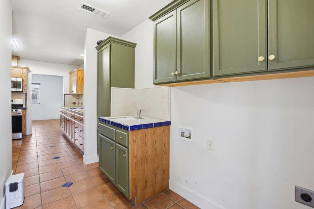 3870 E Nevada Ave, Fresno, CA 93702
