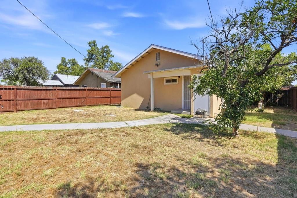 3870 E Nevada Ave, Fresno, CA 93702