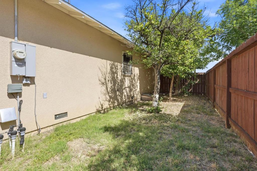 3870 E Nevada Ave, Fresno, CA 93702