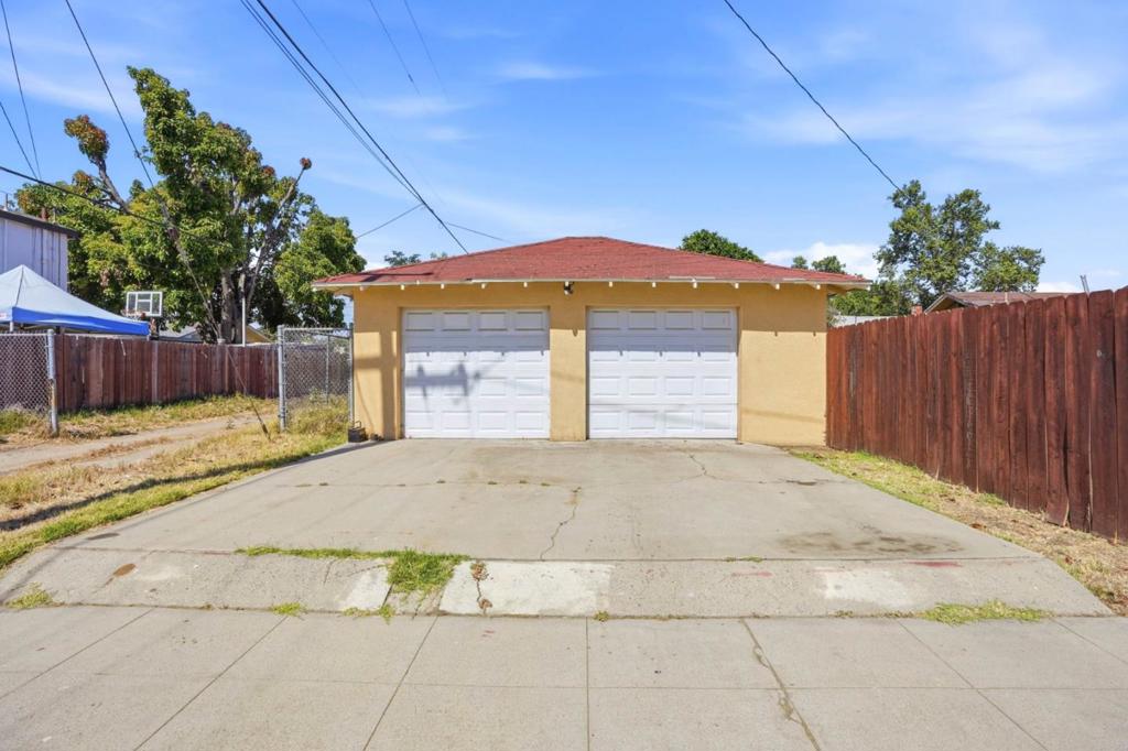 3870 E Nevada Ave, Fresno, CA 93702
