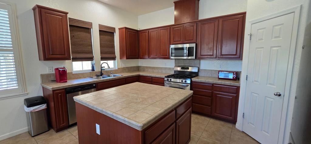 9403 Vintner Cir, Patterson, CA 95363