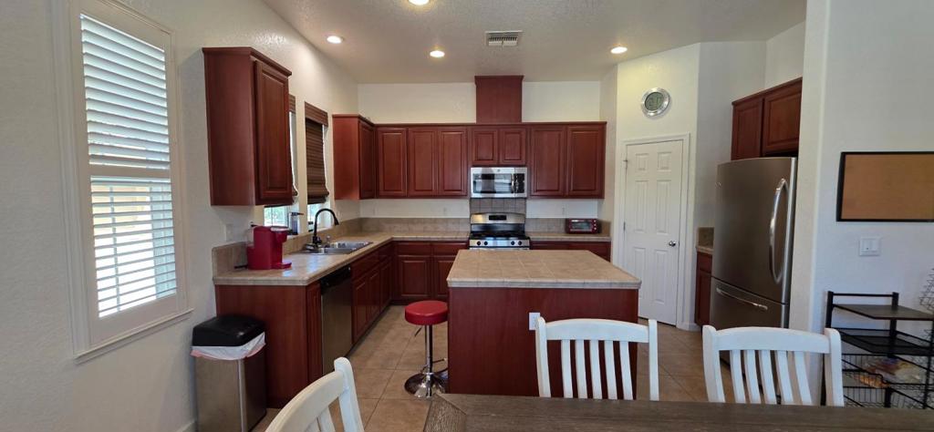 9403 Vintner Cir, Patterson, CA 95363