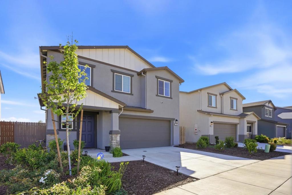 1809 Del Mar Dr, Los Banos, CA 93635