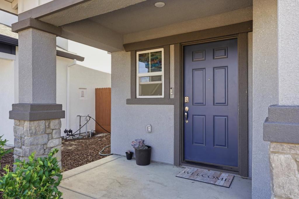 1809 Del Mar Dr, Los Banos, CA 93635