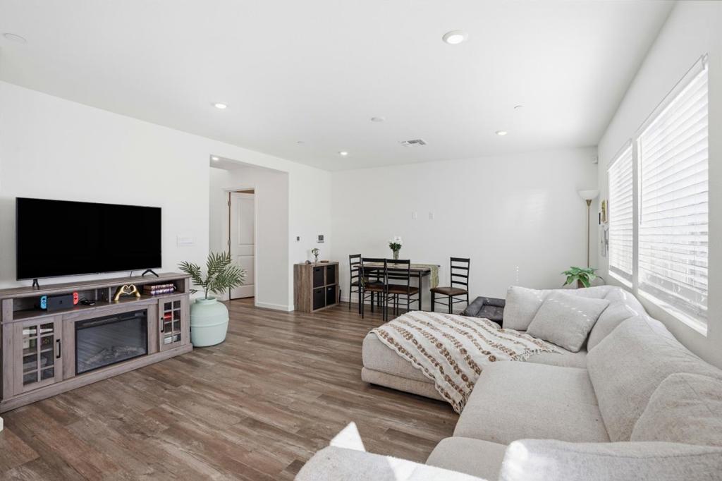 1809 Del Mar Dr, Los Banos, CA 93635