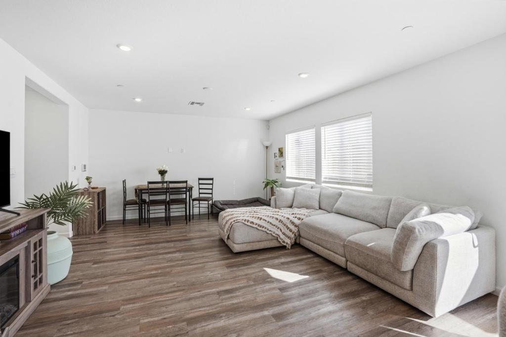 1809 Del Mar Dr, Los Banos, CA 93635