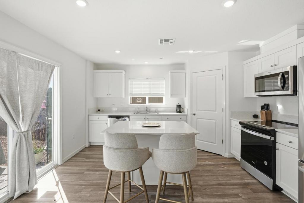 1809 Del Mar Dr, Los Banos, CA 93635
