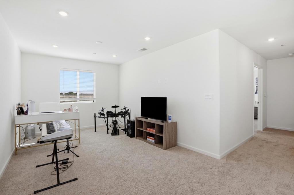 1809 Del Mar Dr, Los Banos, CA 93635