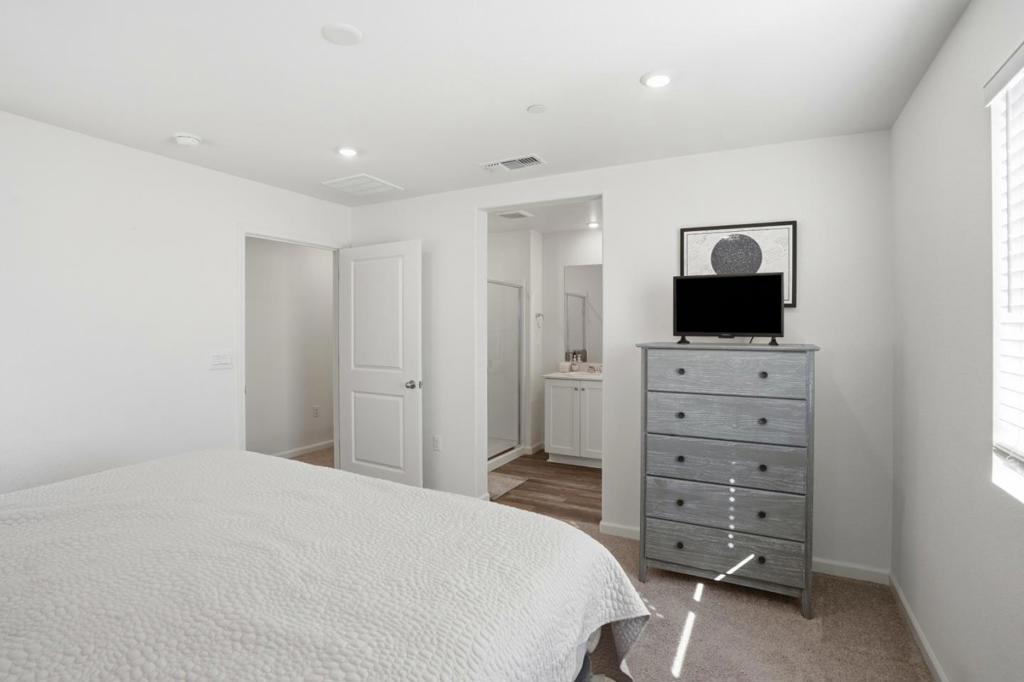 1809 Del Mar Dr, Los Banos, CA 93635