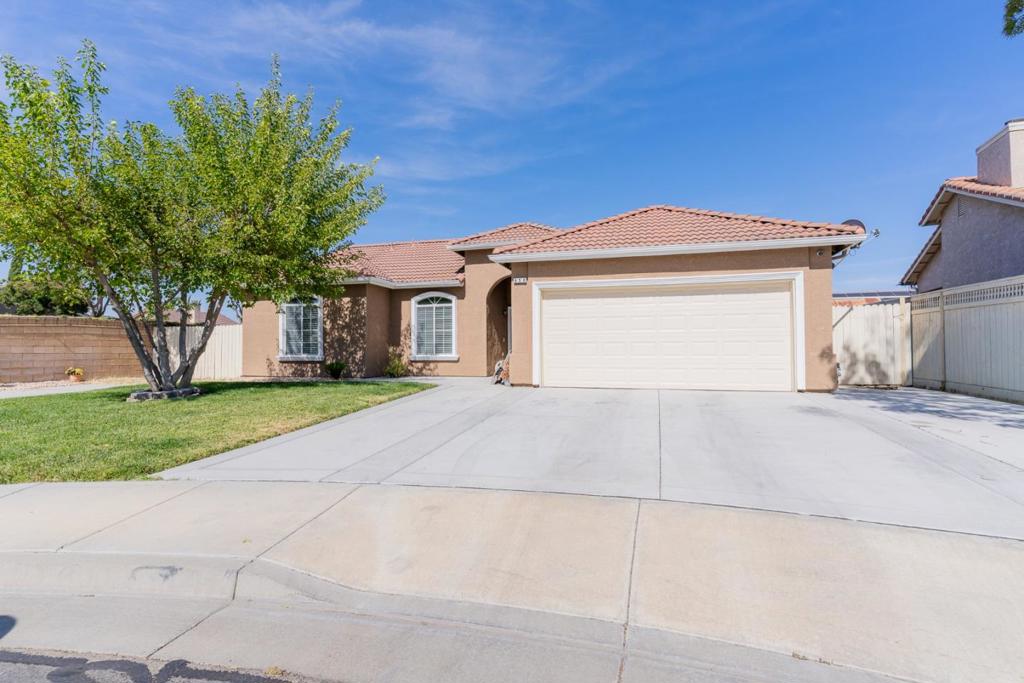 656 Grape Ct, Los Banos, CA 93635