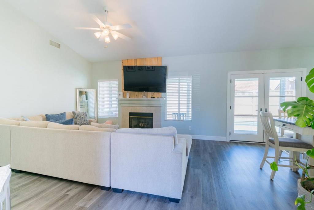 656 Grape Ct, Los Banos, CA 93635