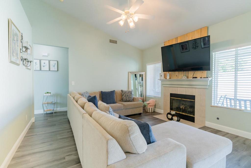 656 Grape Ct, Los Banos, CA 93635