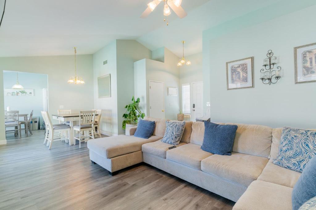 656 Grape Ct, Los Banos, CA 93635