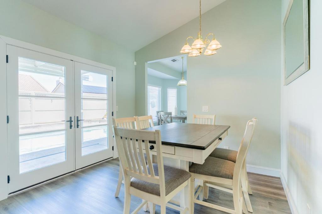 656 Grape Ct, Los Banos, CA 93635