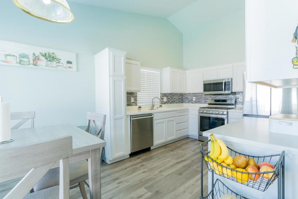 656 Grape Ct, Los Banos, CA 93635