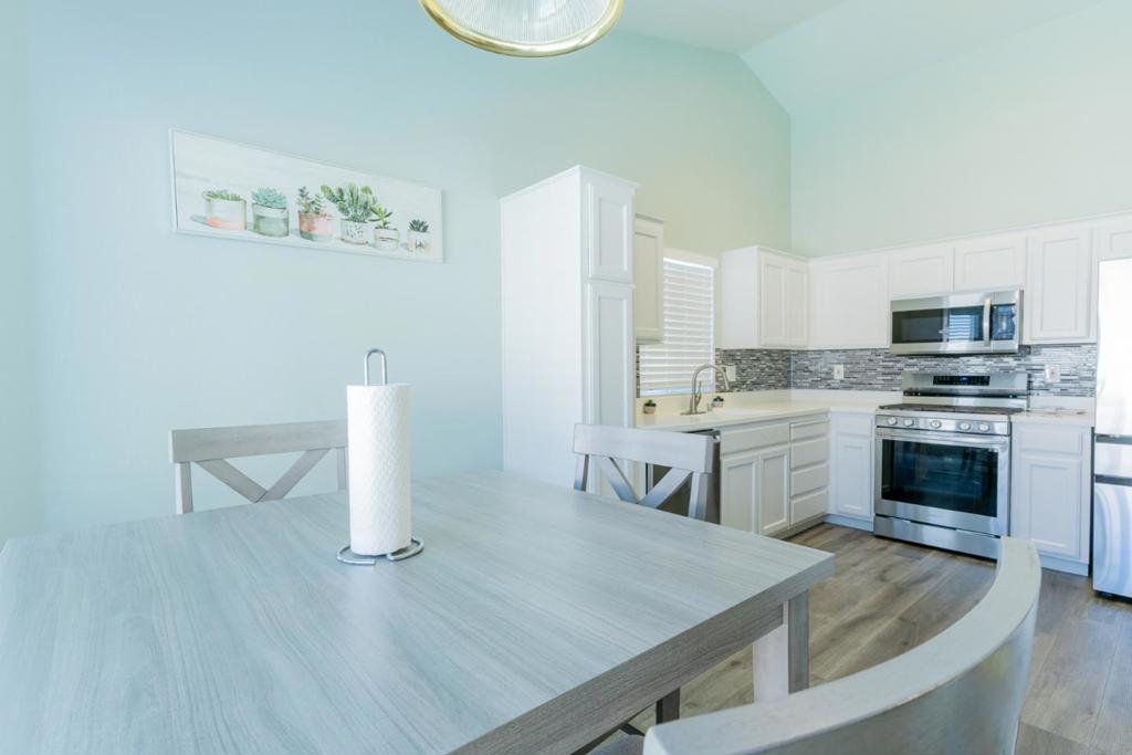 656 Grape Ct, Los Banos, CA 93635