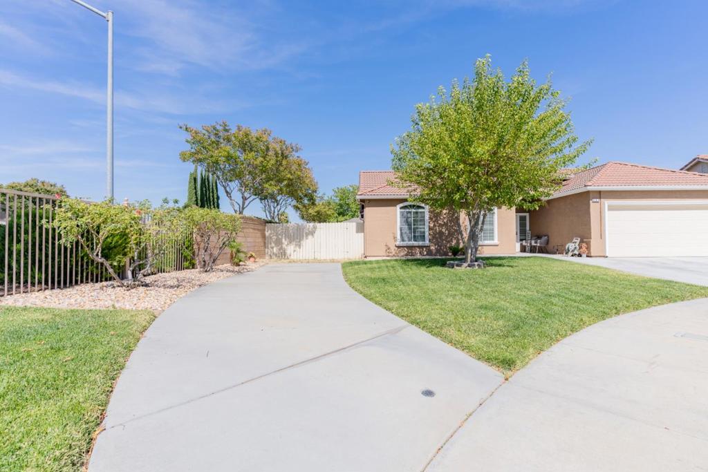 656 Grape Ct, Los Banos, CA 93635