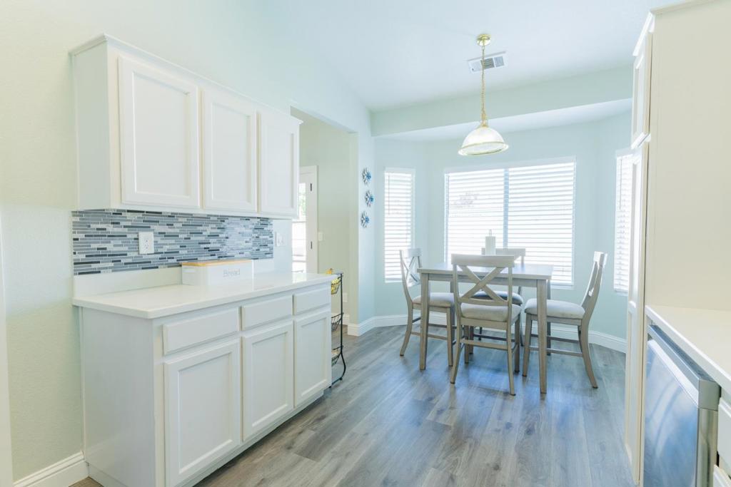 656 Grape Ct, Los Banos, CA 93635