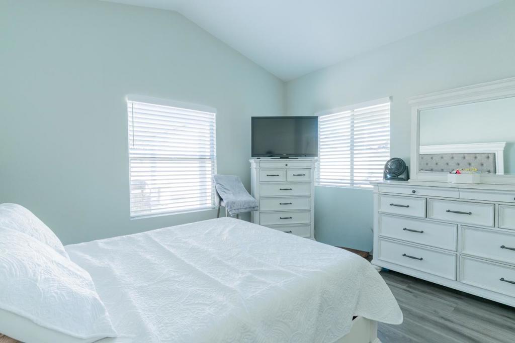 656 Grape Ct, Los Banos, CA 93635