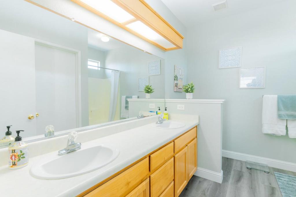 656 Grape Ct, Los Banos, CA 93635