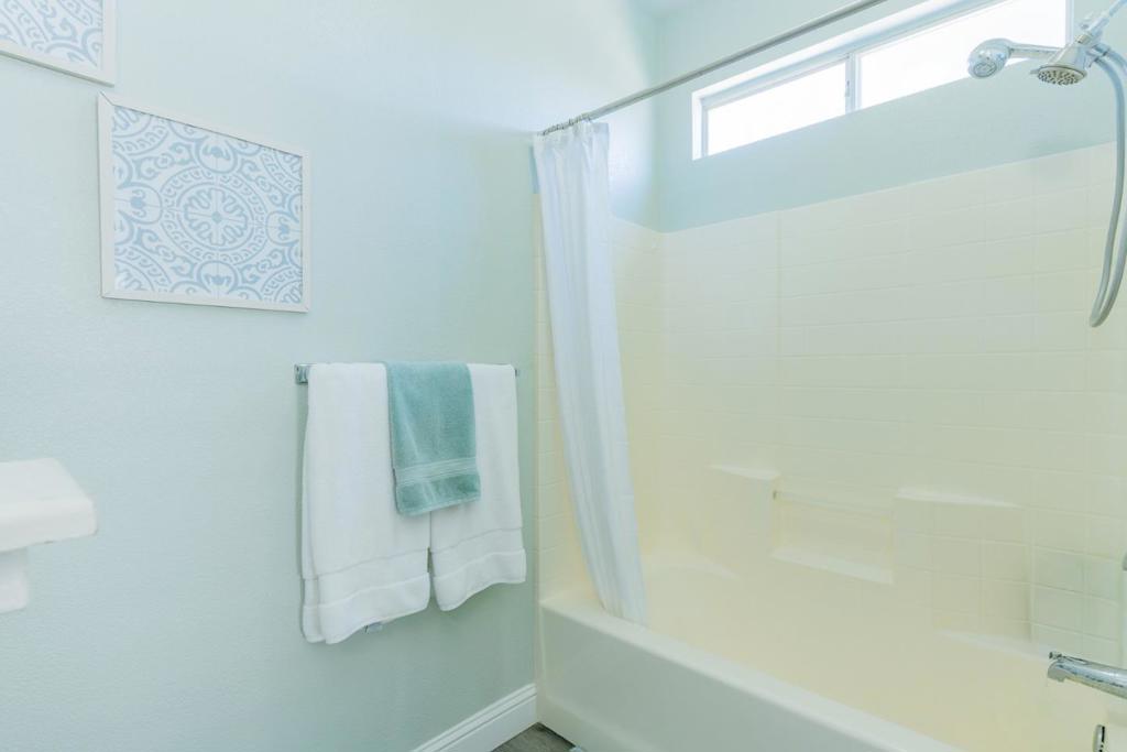 656 Grape Ct, Los Banos, CA 93635