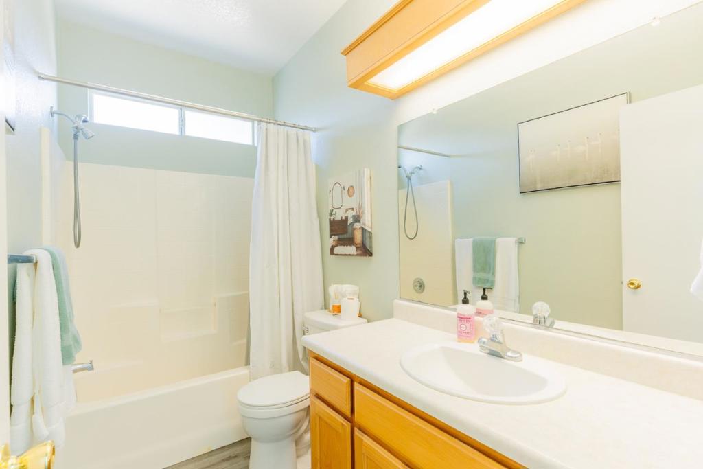 656 Grape Ct, Los Banos, CA 93635