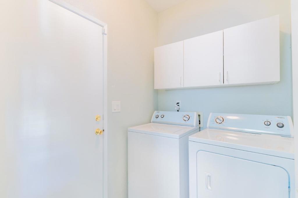 656 Grape Ct, Los Banos, CA 93635