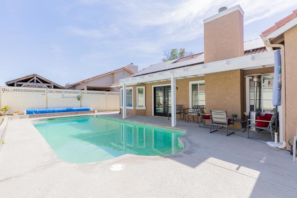 656 Grape Ct, Los Banos, CA 93635