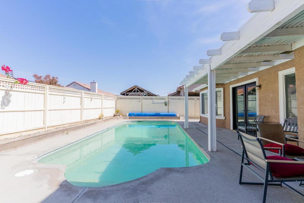 656 Grape Ct, Los Banos, CA 93635
